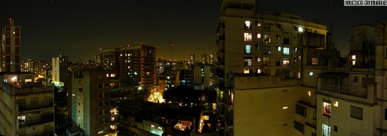 argentine-20111201-buenos-aires-immeuble-nuit-panoramique.jpg